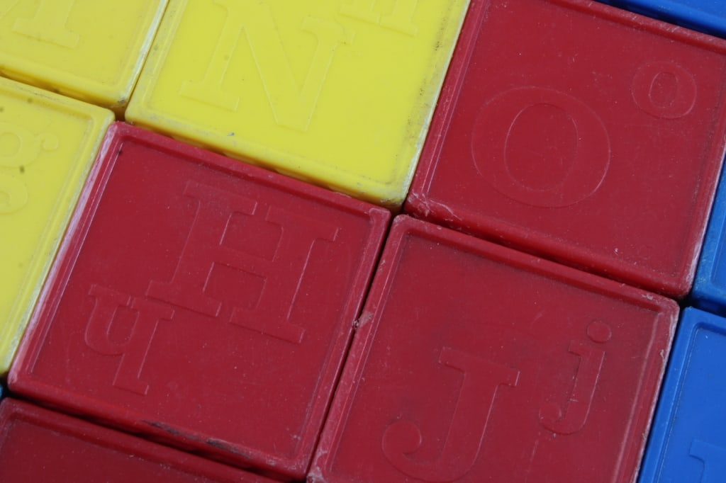 Tupperware Busy Blocks 25 with Toys Inside - 5