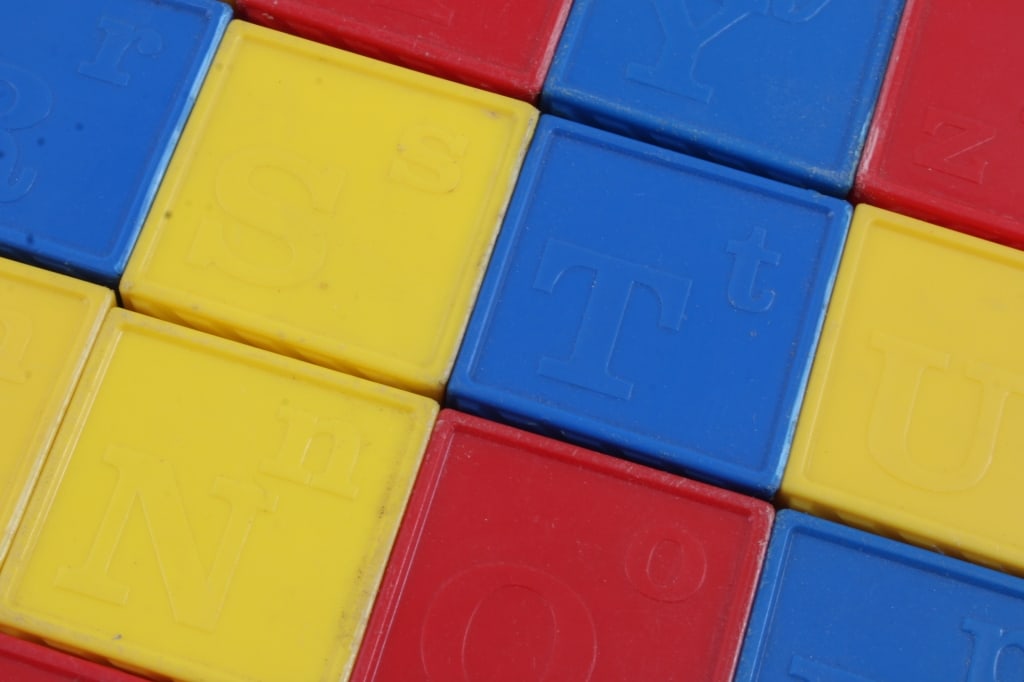 Tupperware Busy Blocks 25 with Toys Inside - 8