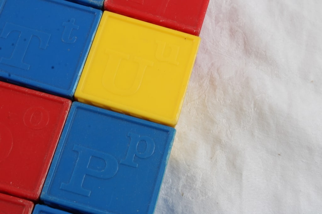 Tupperware Busy Blocks 25 with Toys Inside - 9