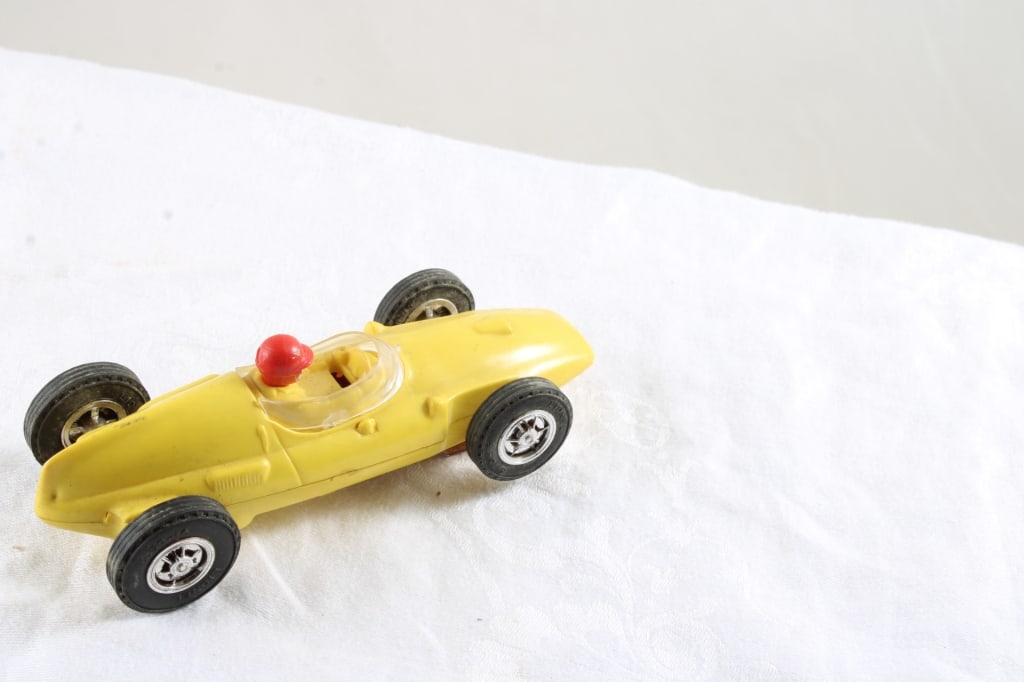 Lionel Cooper Roadster Yellow Slot Car 1:32 1964 - 3