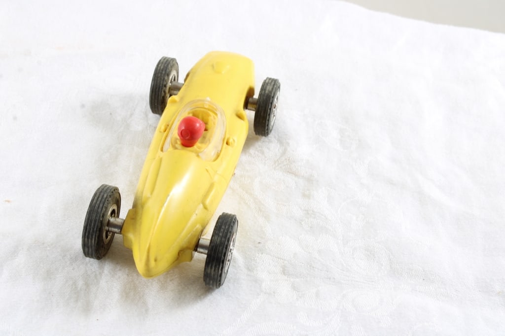 Lionel Cooper Roadster Yellow Slot Car 1:32 1964 - 4