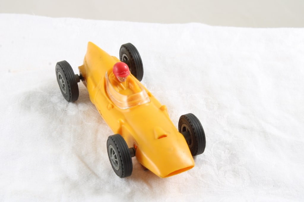 Lionel Cooper Roadster Yellow Slot Car 1:32 1964 - 2
