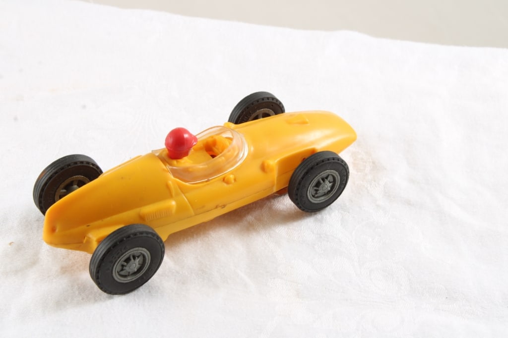 Lionel Cooper Roadster Yellow Slot Car 1:32 1964 - 3