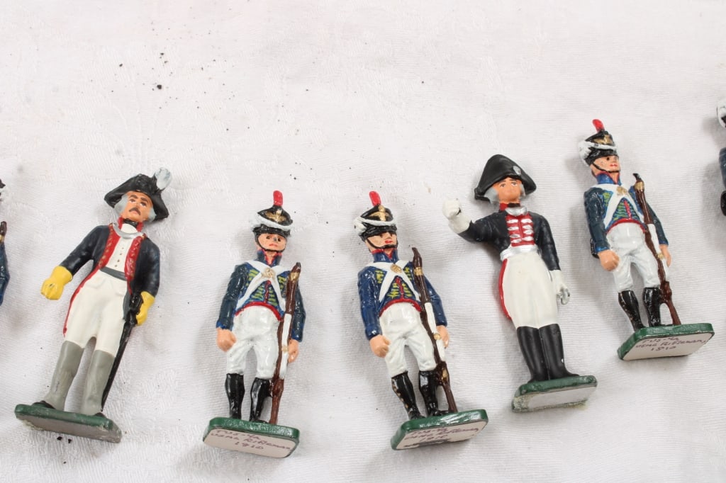 Stone Castle 10 Miniature Soldiers in Box - 10