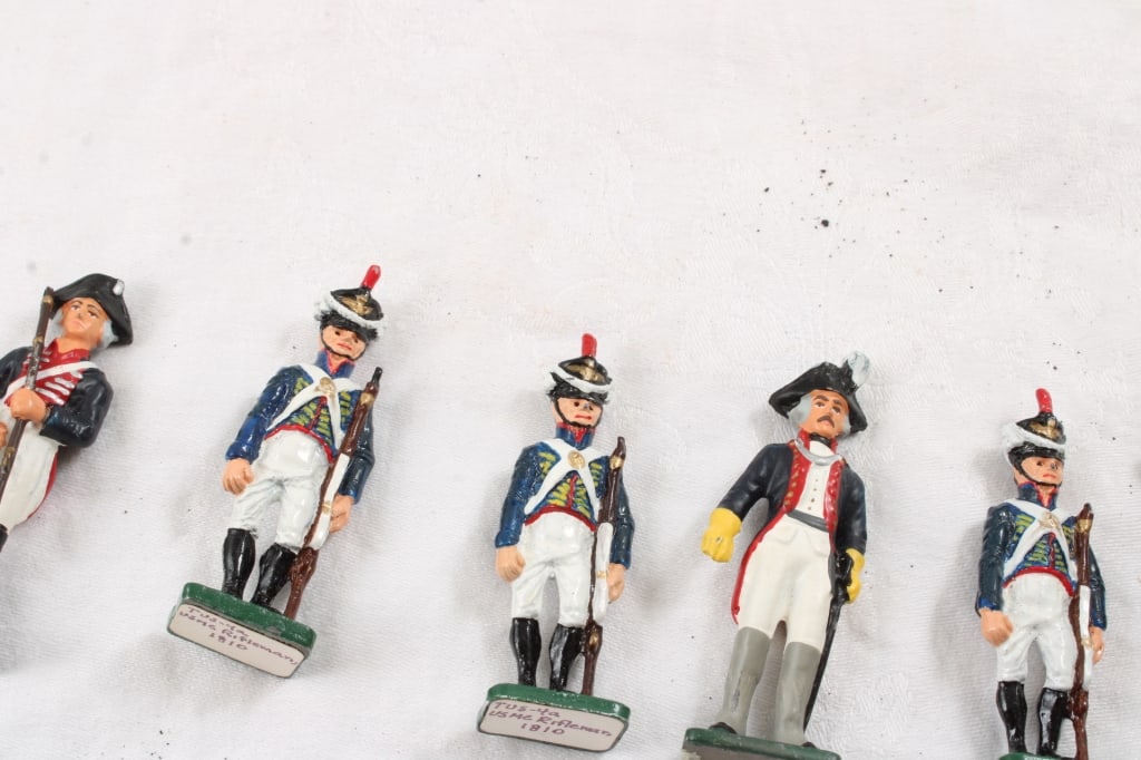 Stone Castle 10 Miniature Soldiers in Box - 11