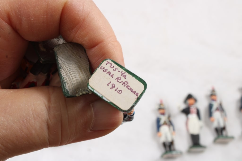 Stone Castle 10 Miniature Soldiers in Box - 14