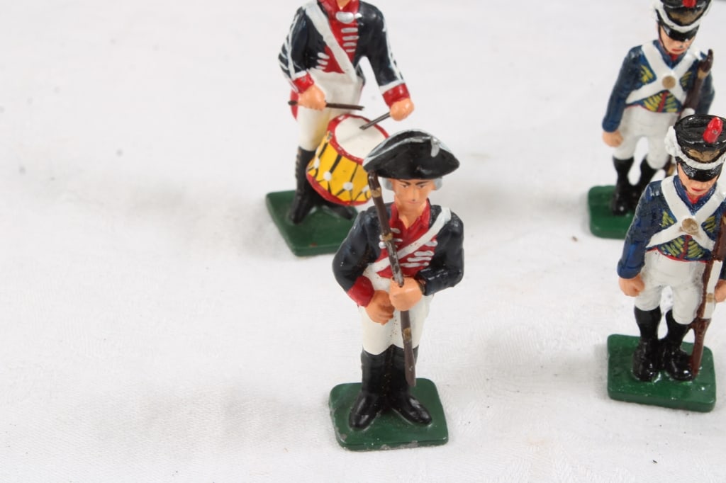 Stone Castle 10 Miniature Soldiers in Box - 2