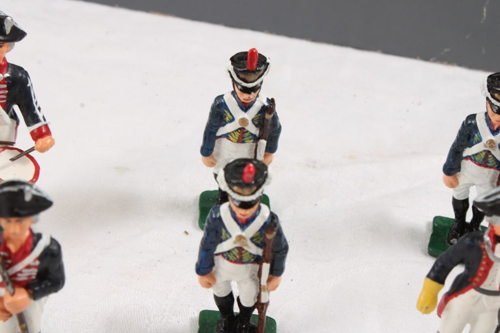 Stone Castle 10 Miniature Soldiers in Box - 4