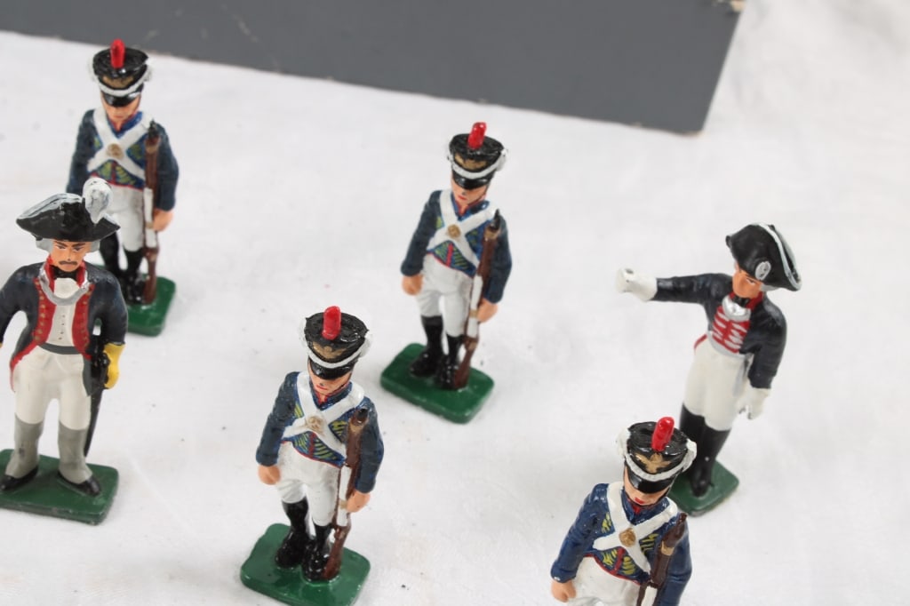 Stone Castle 10 Miniature Soldiers in Box - 6