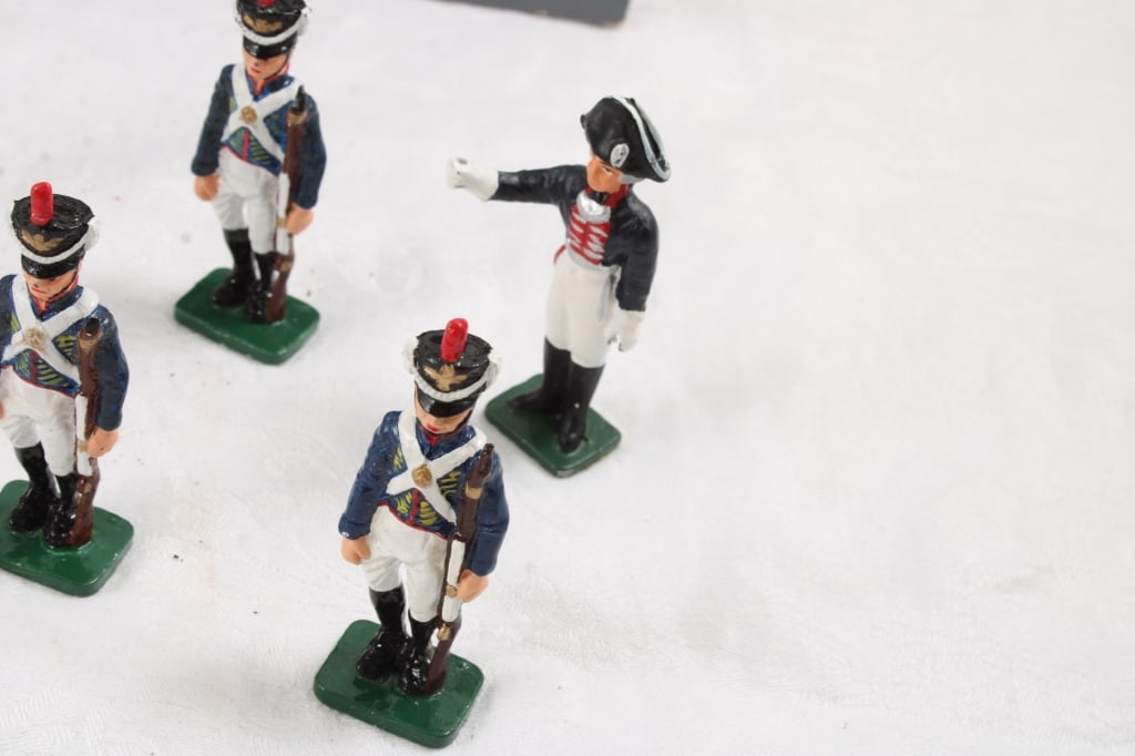 Stone Castle 10 Miniature Soldiers in Box - 7