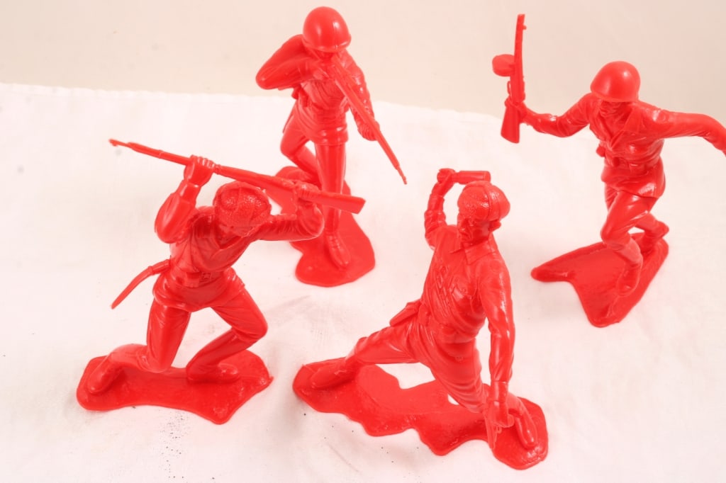 5 Marx Red Russian & 1 USMC Plastic Soldiers 6" - 10