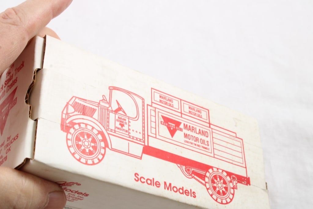 2 Legends N Trucks Diecast Truck Banks NRFB USA - 7