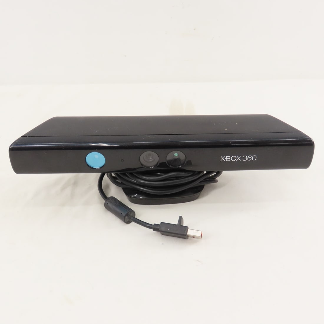 XBOX 360 Console, Wireless Remote, Motion Sensor - 9