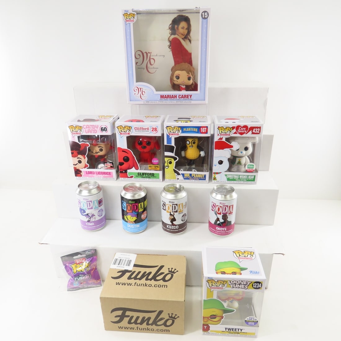 10 Funko Pop Figures, Mr Peanut, Tweety & Others: 10 Funko Pop Figures, Mr Peanut, Tweety & Others - Mariah Carey #15, Clifford (flocked) #28, Christmas Wishes Bear #432, Candy Land #60, Mr. Peanut # 107, Tweety #1234, Funko Soda Dustin, Kuzco, YZMA