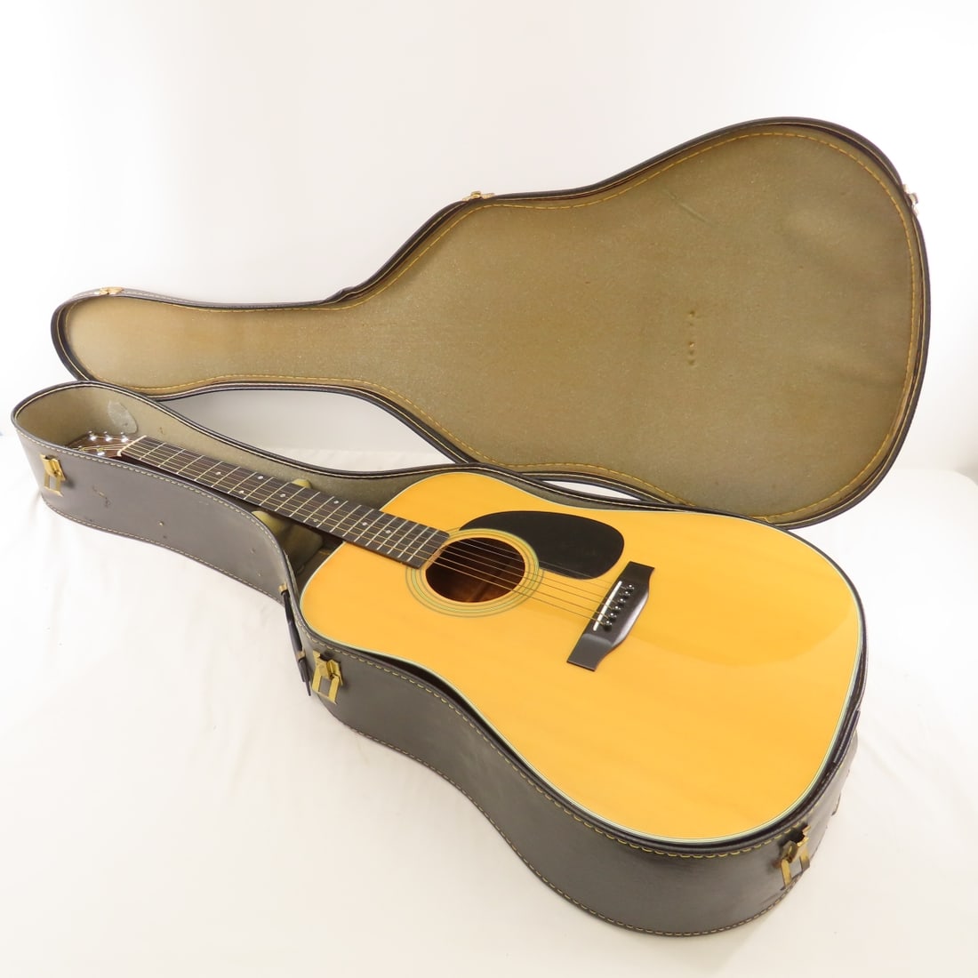Mardan Model 72DS 6-String Acoustic Guitar w/Case (1 of 19)