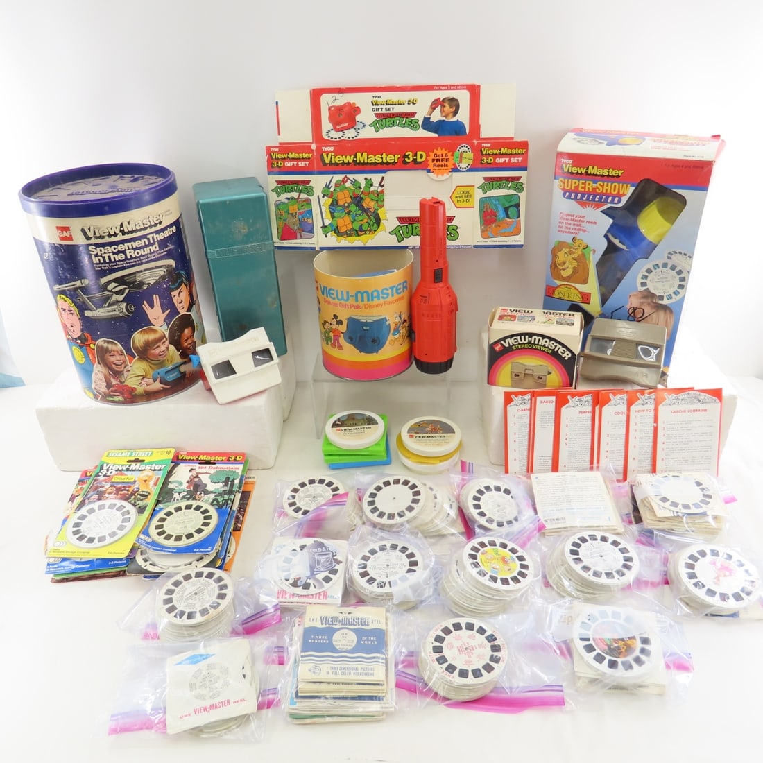 Collection of Viewmaster Viewers, Projectors Reels (1 of 20)