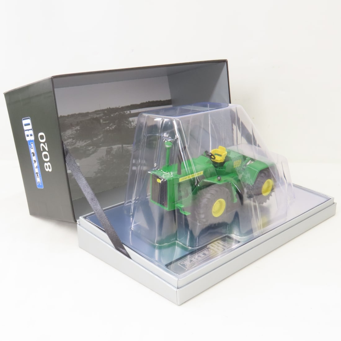 ERTL 1:32 Prestige 8020 Tractor 80th Anniversary - 3