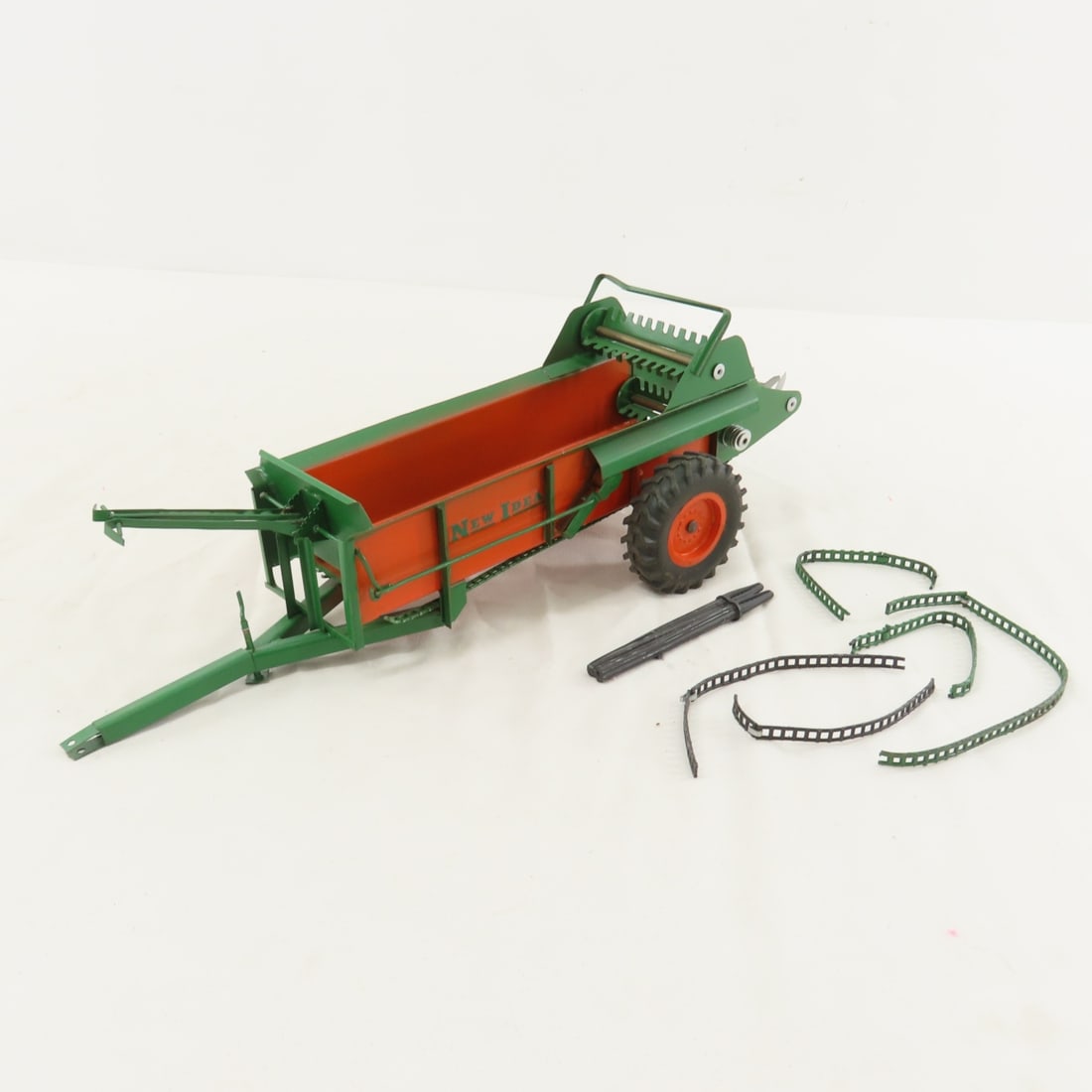 Scratch Built New Idea Manure Spreader- R. Cover: Scratch Built New Idea Manure Spreader- R. Cover - 1:16 by Rodney Cover, metal with rubber tires, some of chain pieces, and hitch pieces have broken but are included. LOT SIZE: 14x5x4", 1 LB All infor