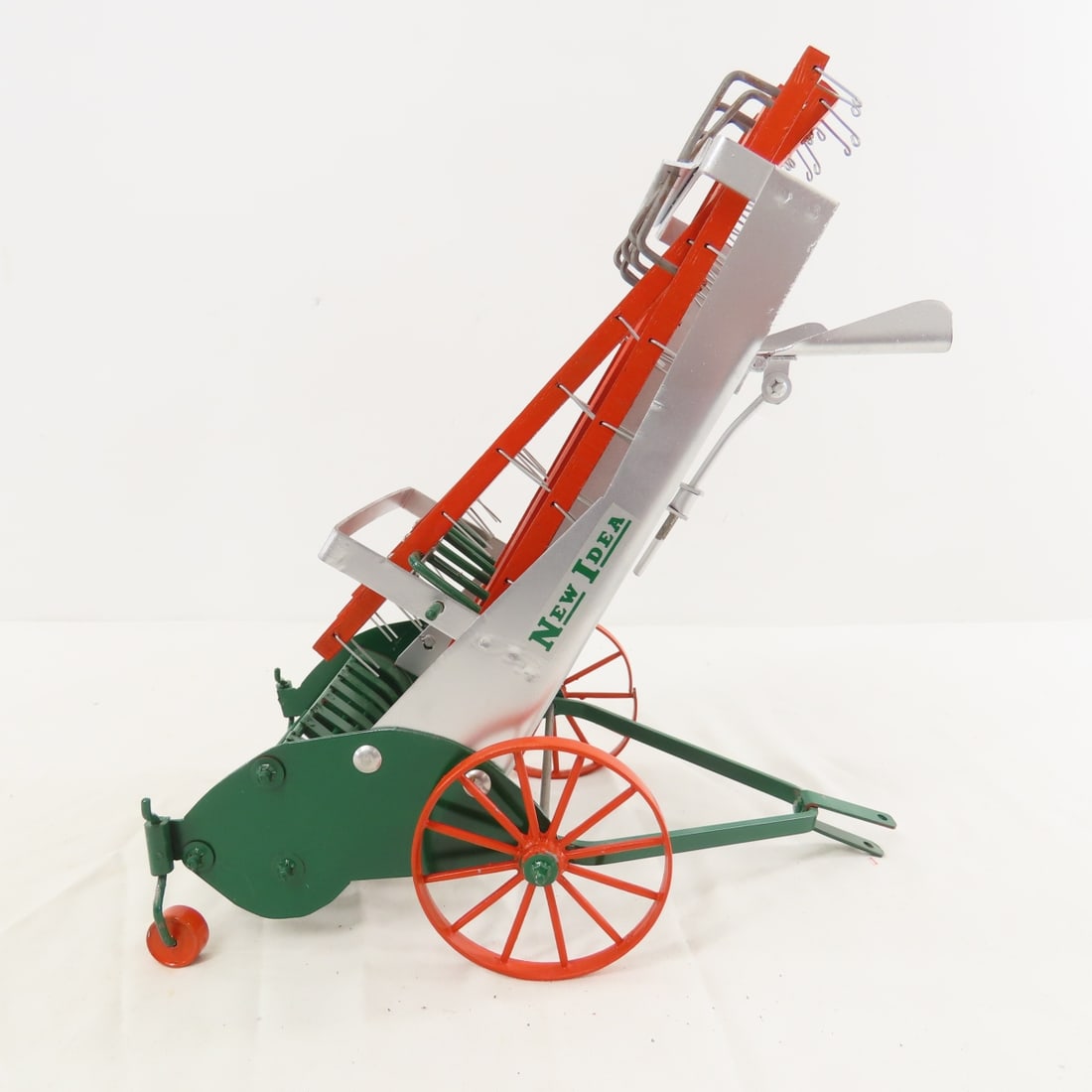 Scratch Built New Idea Hay Loader 1:16 - 6