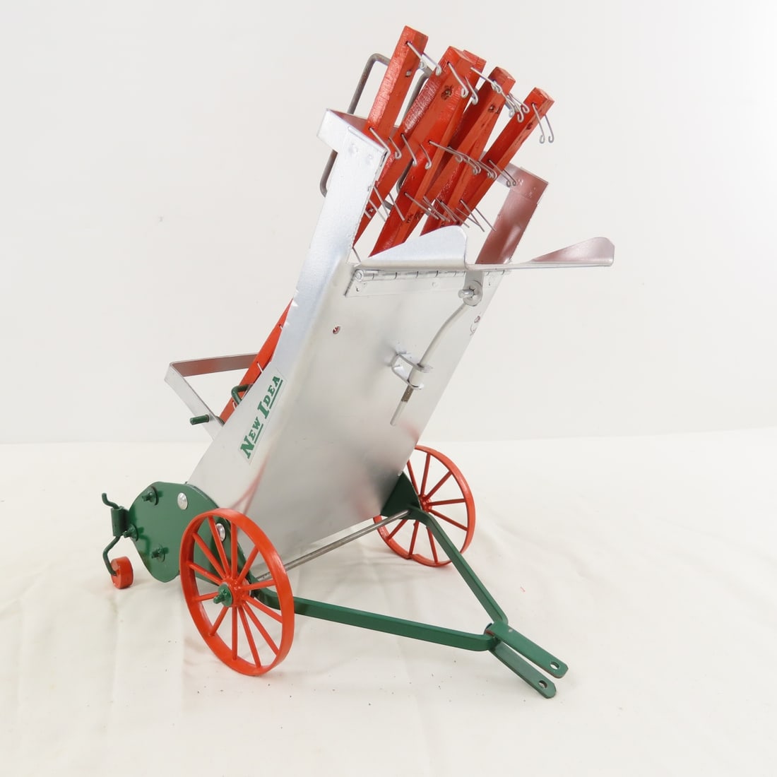 Scratch Built New Idea Hay Loader 1:16 - 7