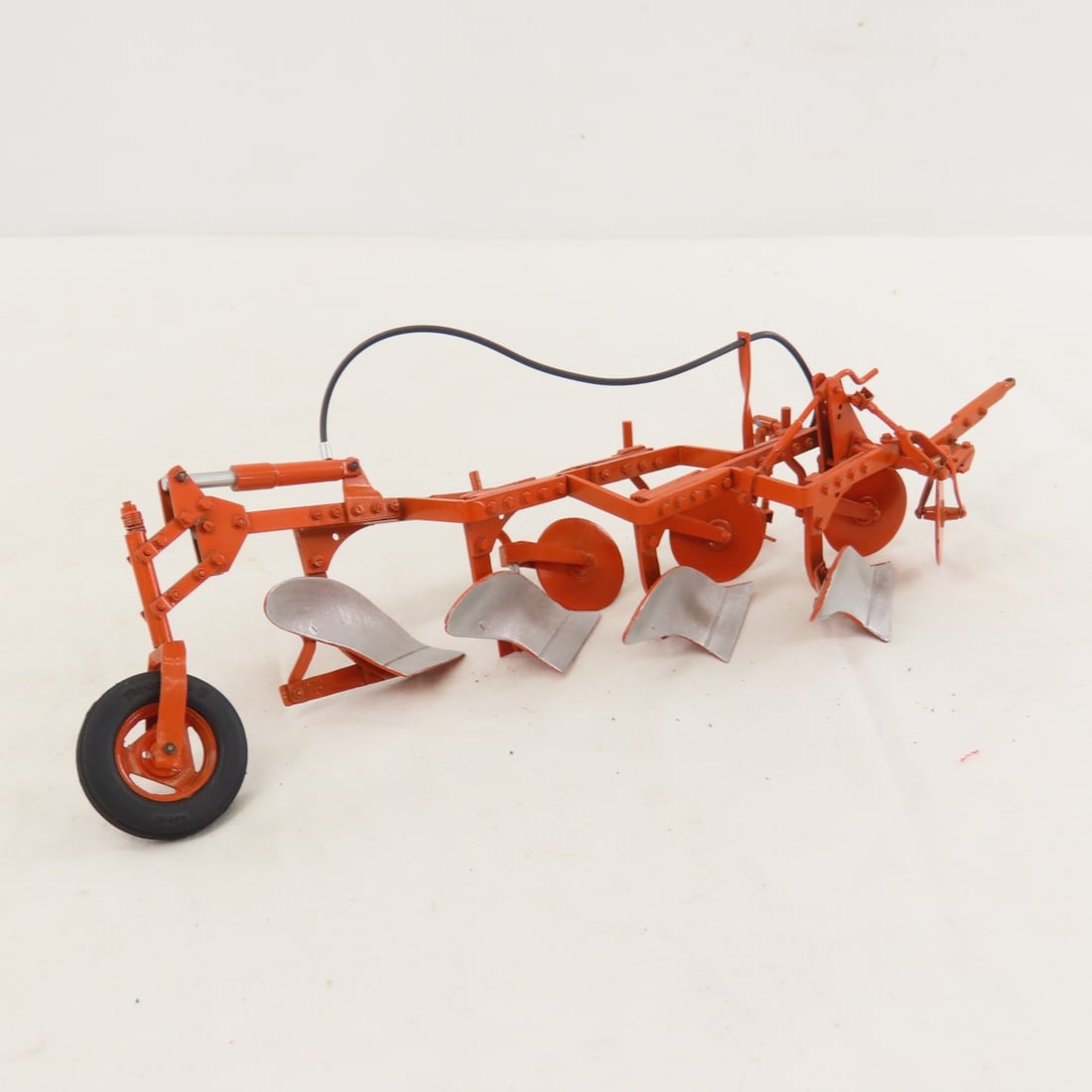 Scratch Built Allis Chalmers 4 Bottom Plow: Scratch Built Allis Chalmers 4 Bottom Plow - by Jim Buske, 1:16, metal. LOT SIZE: 10x5x4", 1 LB All information and photos are intended to be as accurate as possible, but errors are possible. No item