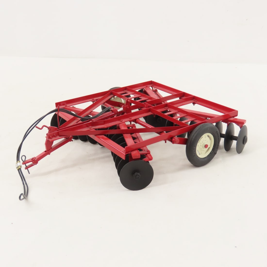 Scratch Built International Disc 37 by Carl Meyer: Scratch Built International Disc 37 by Carl Meyer - 1:16 scale of 10' disk, metal, LOT SIZE:, 10x8x5" 1 LB All information and photos are intended to be as accurate as possible, but errors are