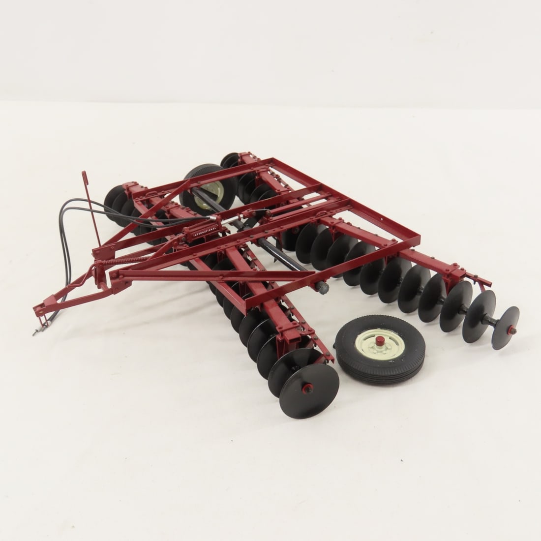 Scratch Built International 350 Disk by Jim Buske: Scratch Built International 350 Disk by Jim Buske - 1 wheel broken off, metal, 1:16, LOT SIZE:12x10x4", 1.5 LBS All information and photos are intended to be as accurate as possible, but errors are