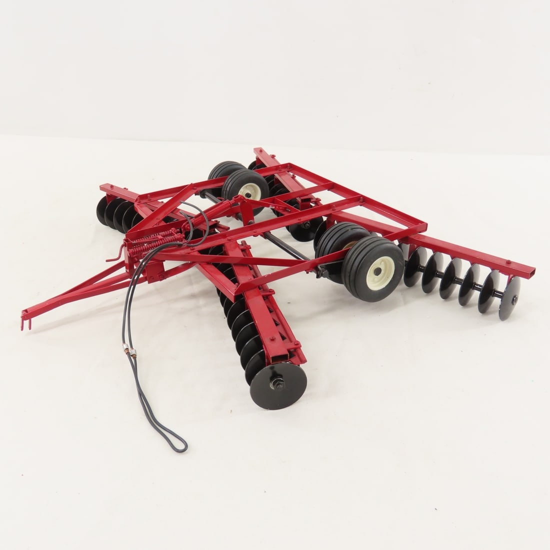 Scratch Built International Disk by Carl Meyer: Scratch Built International Disk by Carl Meyer - 1:16 of 18' tandem disk, metal, LOT SIZE:12x10x4 ", 1.5 LBS All information and photos are intended to be as accurate as possible, but errors are