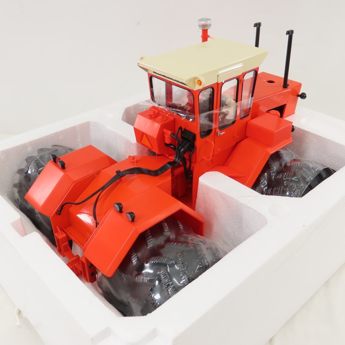 ERTL Prestige 1:16 Allis Chalmers 440 Tractor - 6