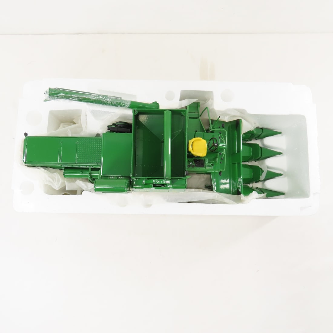 ERTL Britains 1:16 John Deere Prestige 55 Combine - 10