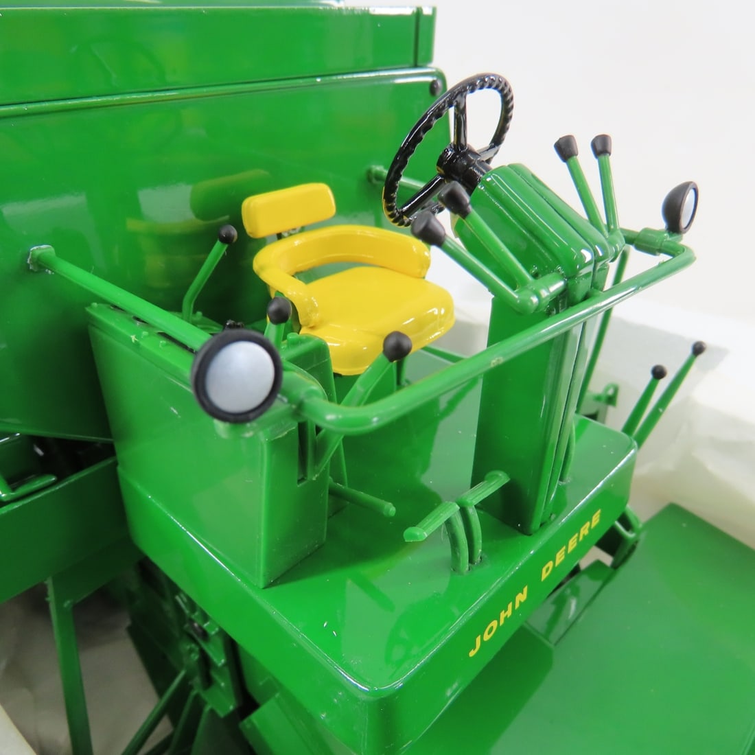 ERTL Britains 1:16 John Deere Prestige 55 Combine - 11