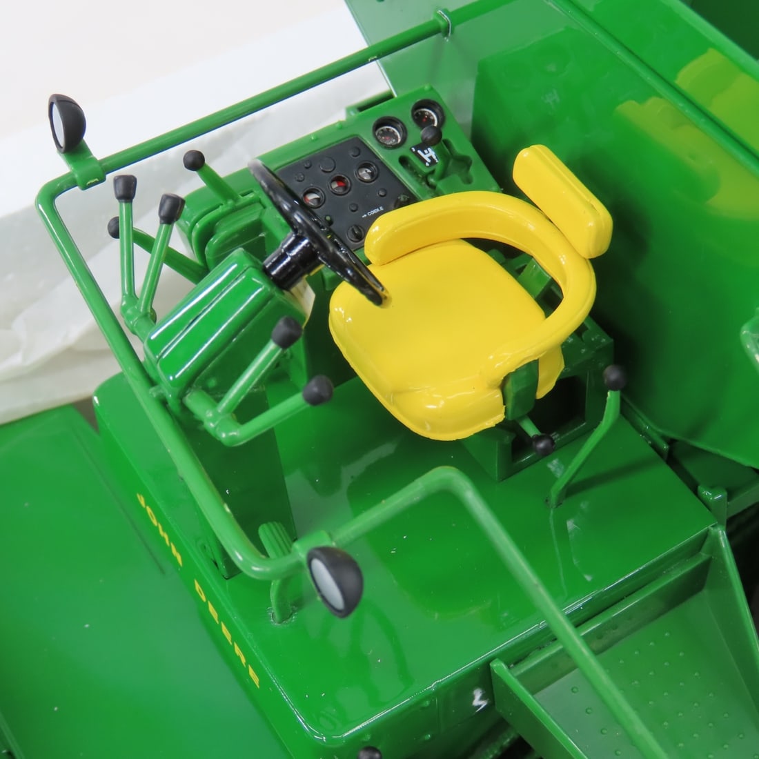 ERTL Britains 1:16 John Deere Prestige 55 Combine - 12