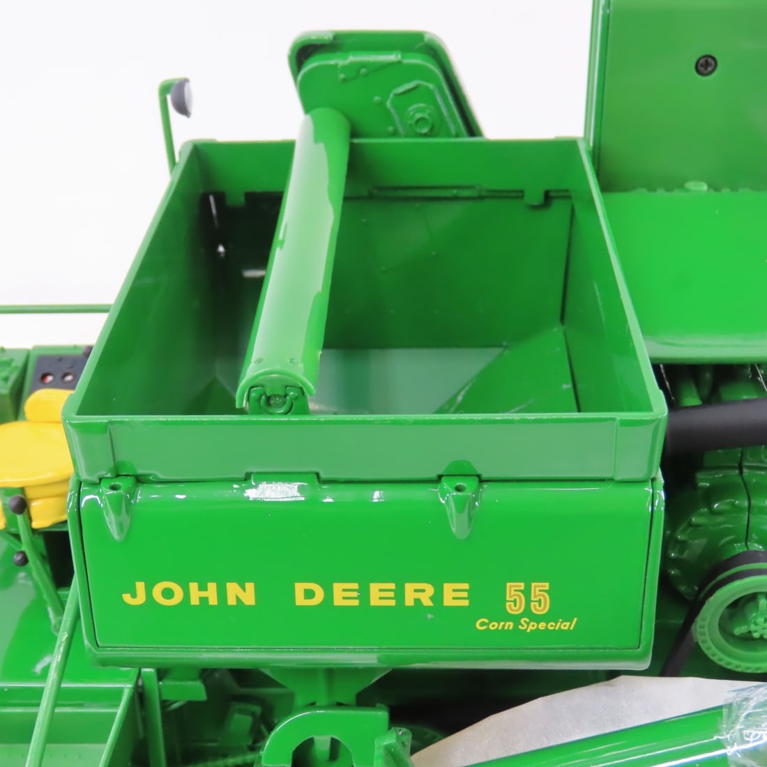 ERTL Britains 1:16 John Deere Prestige 55 Combine - 13