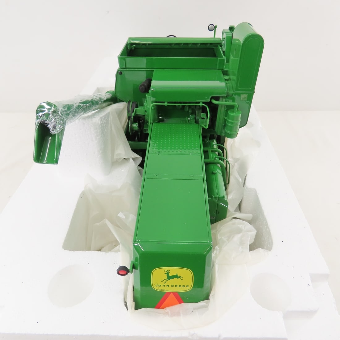 ERTL Britains 1:16 John Deere Prestige 55 Combine - 5