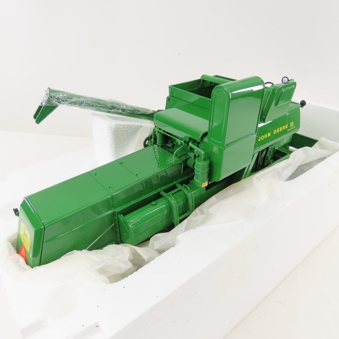 ERTL Britains 1:16 John Deere Prestige 55 Combine - 6