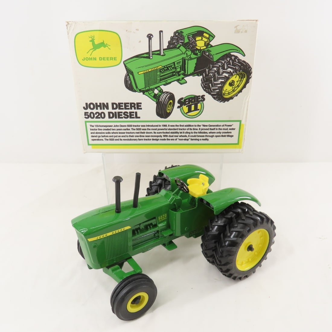 ERTL 1:16 Scale Series II John Deere 5020 Diesel (1 of 19)