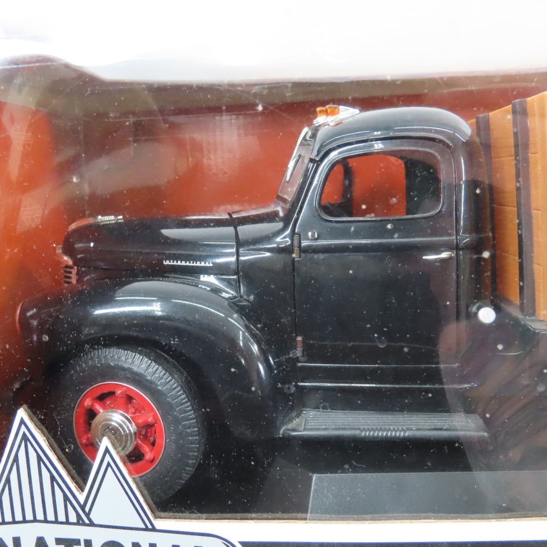 Toy Trucker International Model KB-5 1:16 Truck - 11