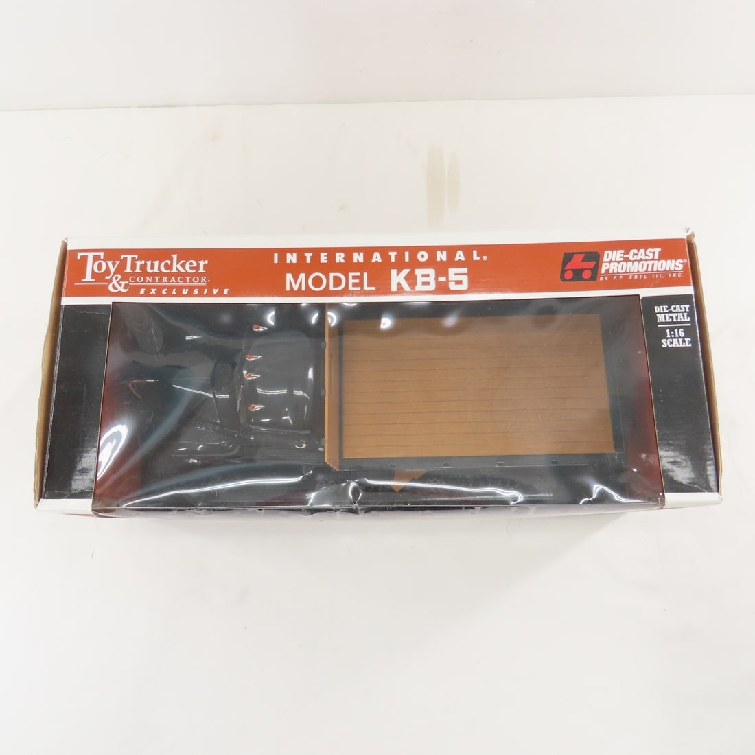 Toy Trucker International Model KB-5 1:16 Truck - 9