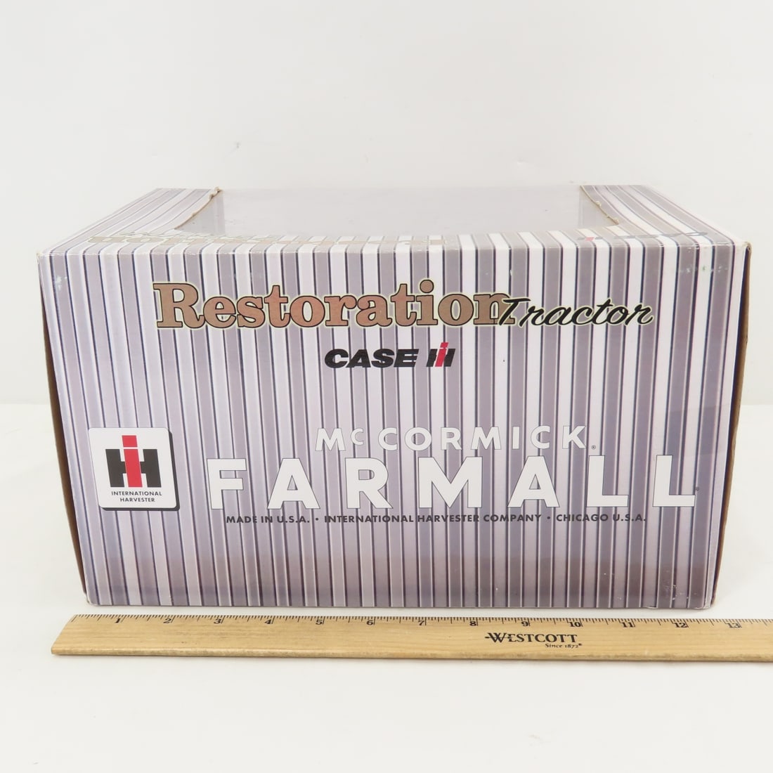ERTL Case Farmall 460 Restoration Tractor 1:16 - 5