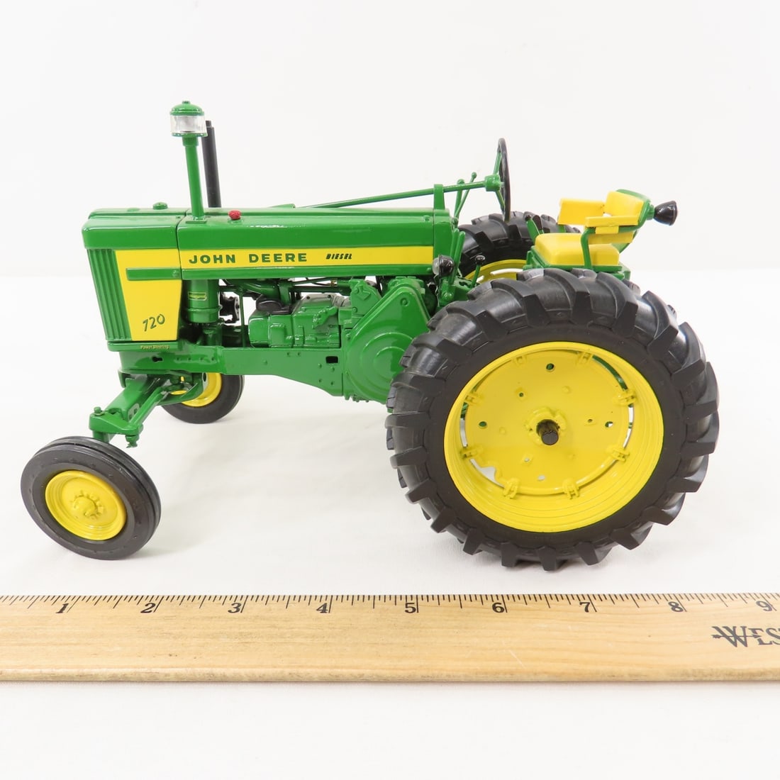 ERTL John Deere Precision Classics 720 Diesel - 3