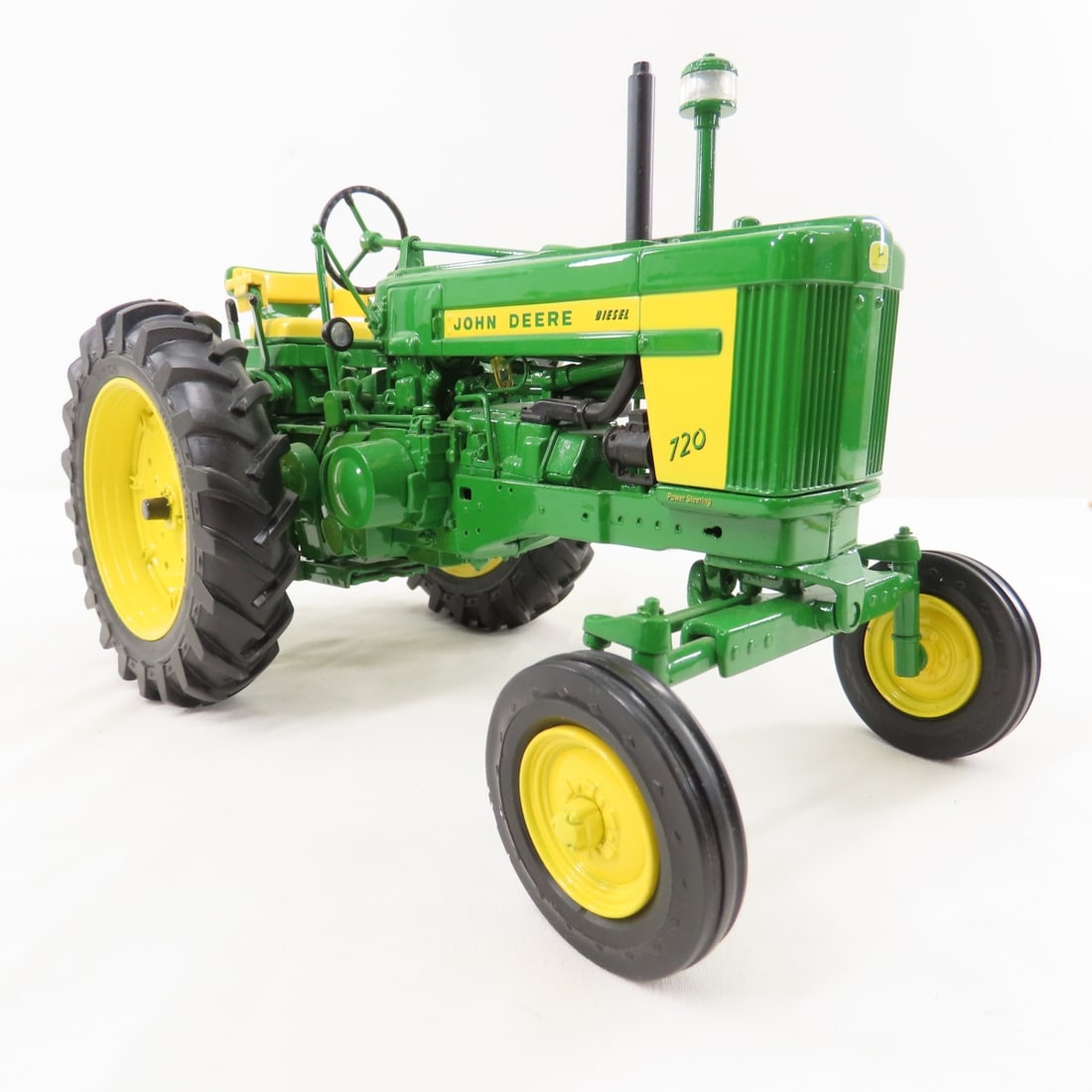 ERTL John Deere Precision Classics 720 Diesel - 8