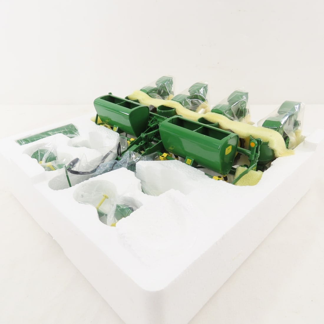 ERTL John Deere Precision Classics 494 Planter - 7
