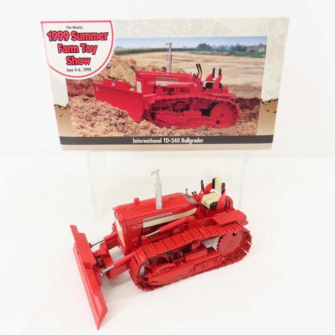 ERTL 1:16 Intl TD-340 1999 Farm Toy Show Tractor (1 of 20)