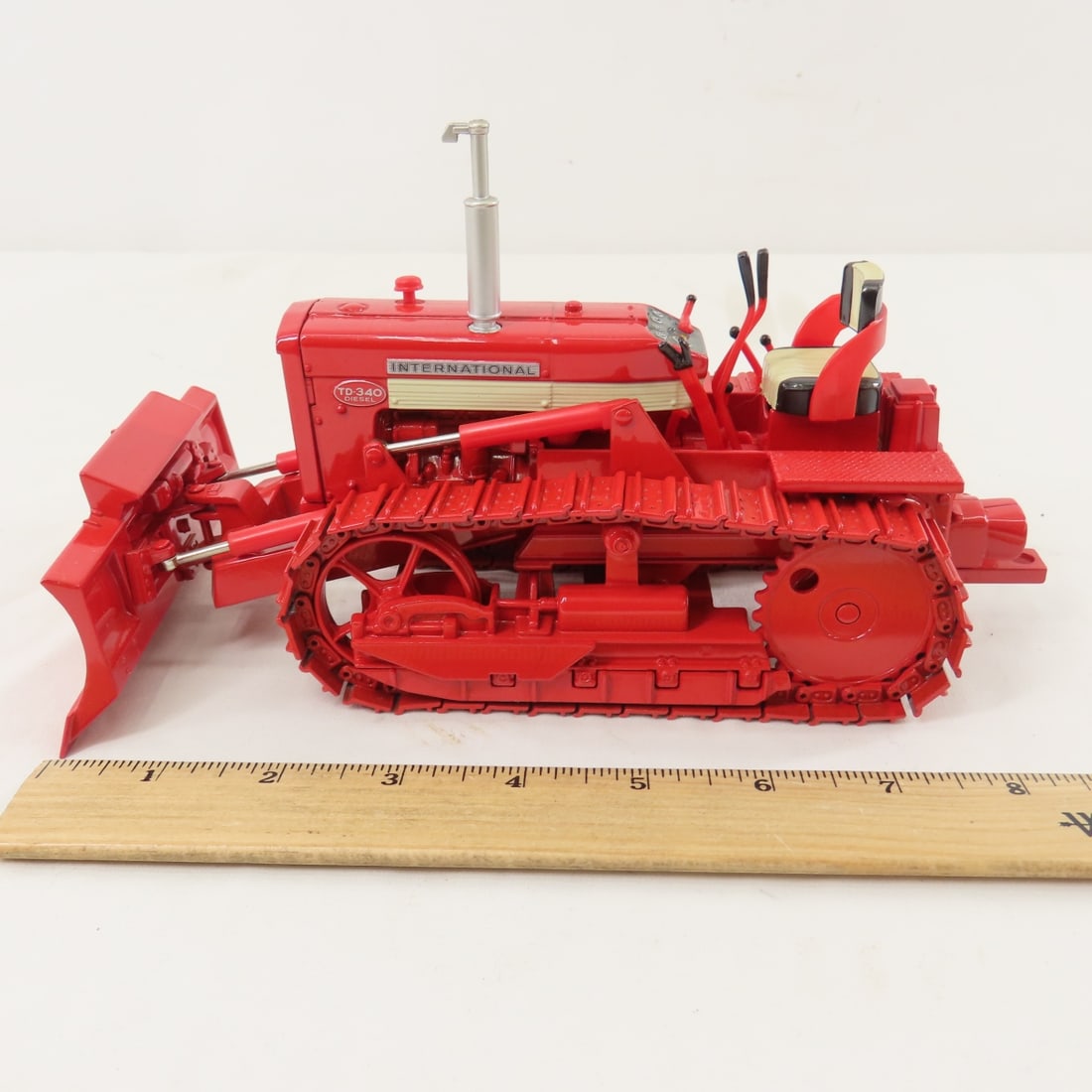 ERTL 1:16 Intl TD-340 1999 Farm Toy Show Tractor - 3