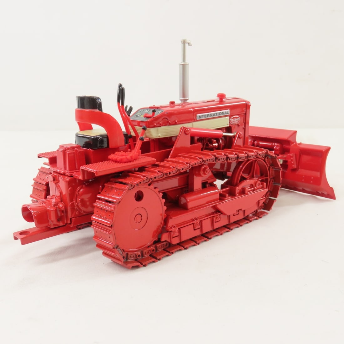 ERTL 1:16 Intl TD-340 1999 Farm Toy Show Tractor - 6