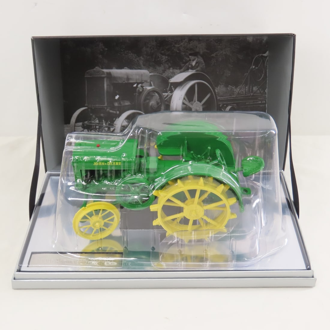 ERTL John Deere Prestige Model D 100th Anniversary - 2