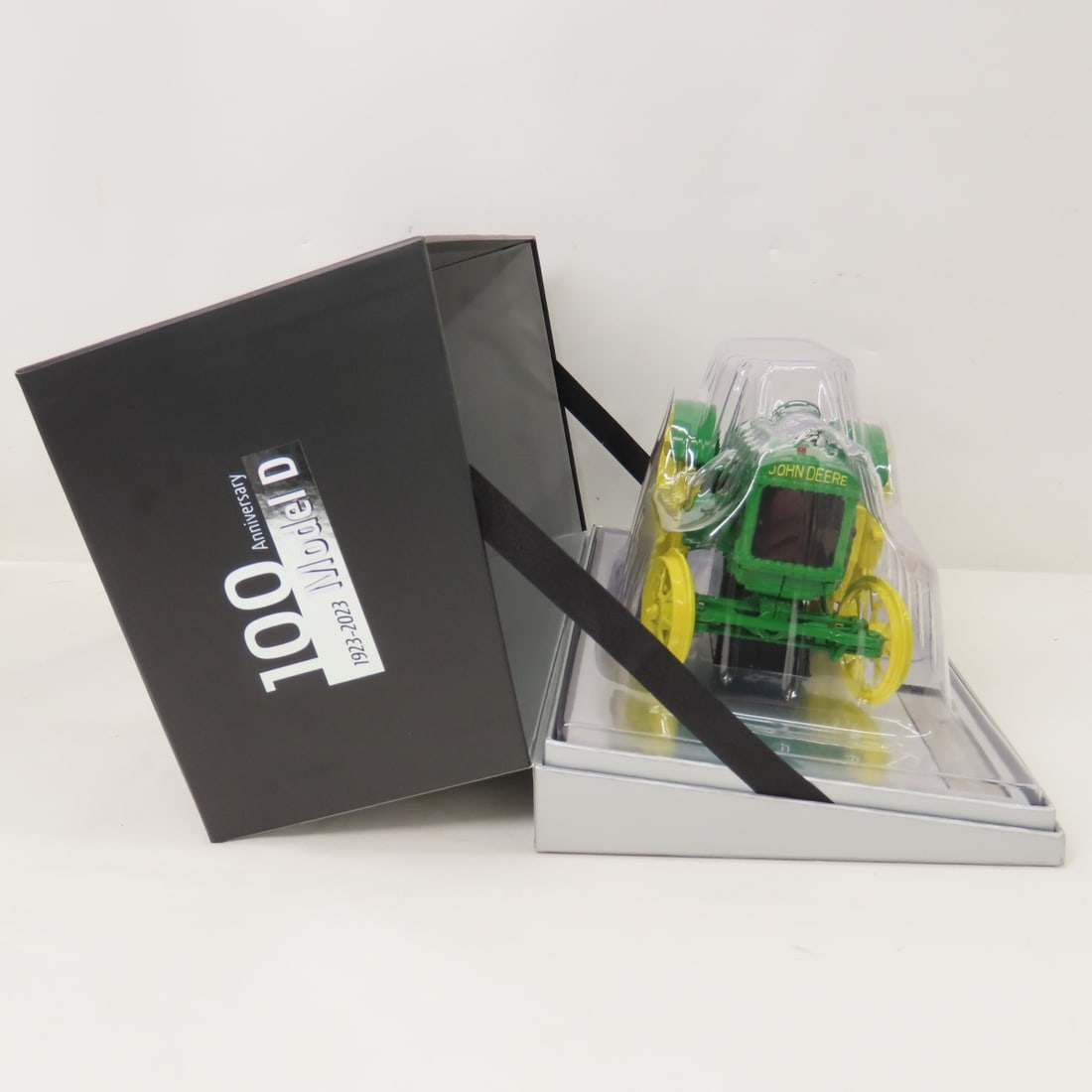 ERTL John Deere Prestige Model D 100th Anniversary - 4