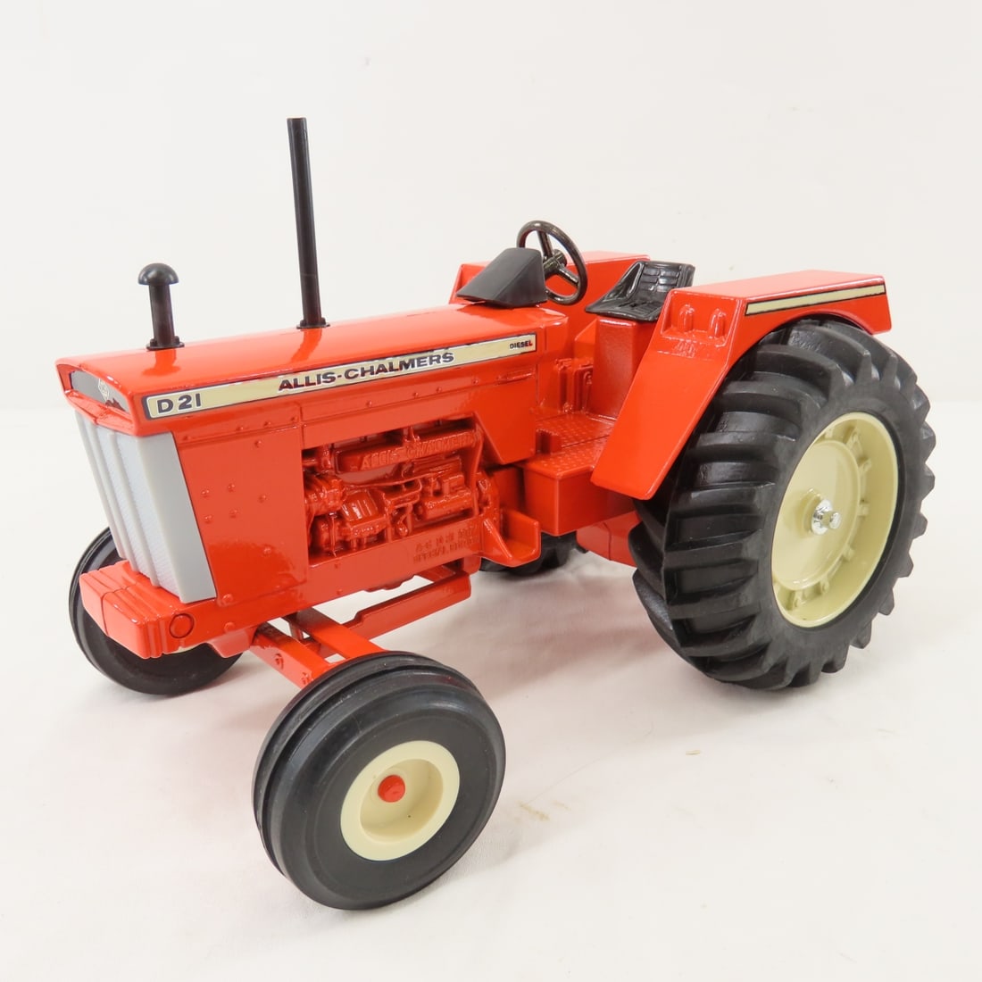 ERTL Special Edition Allis Chalmers D-21 Tractor - 2