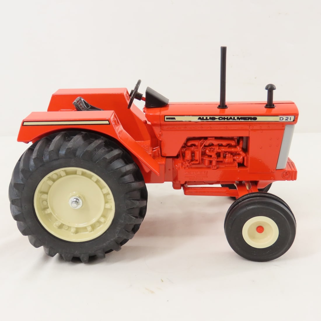 ERTL Special Edition Allis Chalmers D-21 Tractor - 7