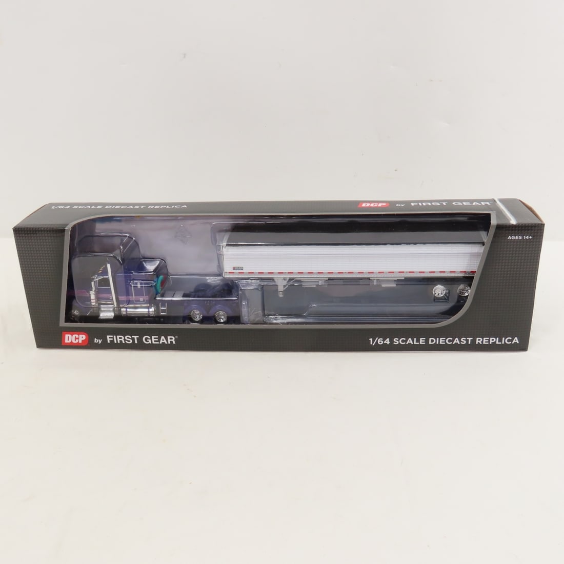 DCP First Gear 1:64 Scale Peterbilt Sleeper (1 of 11)